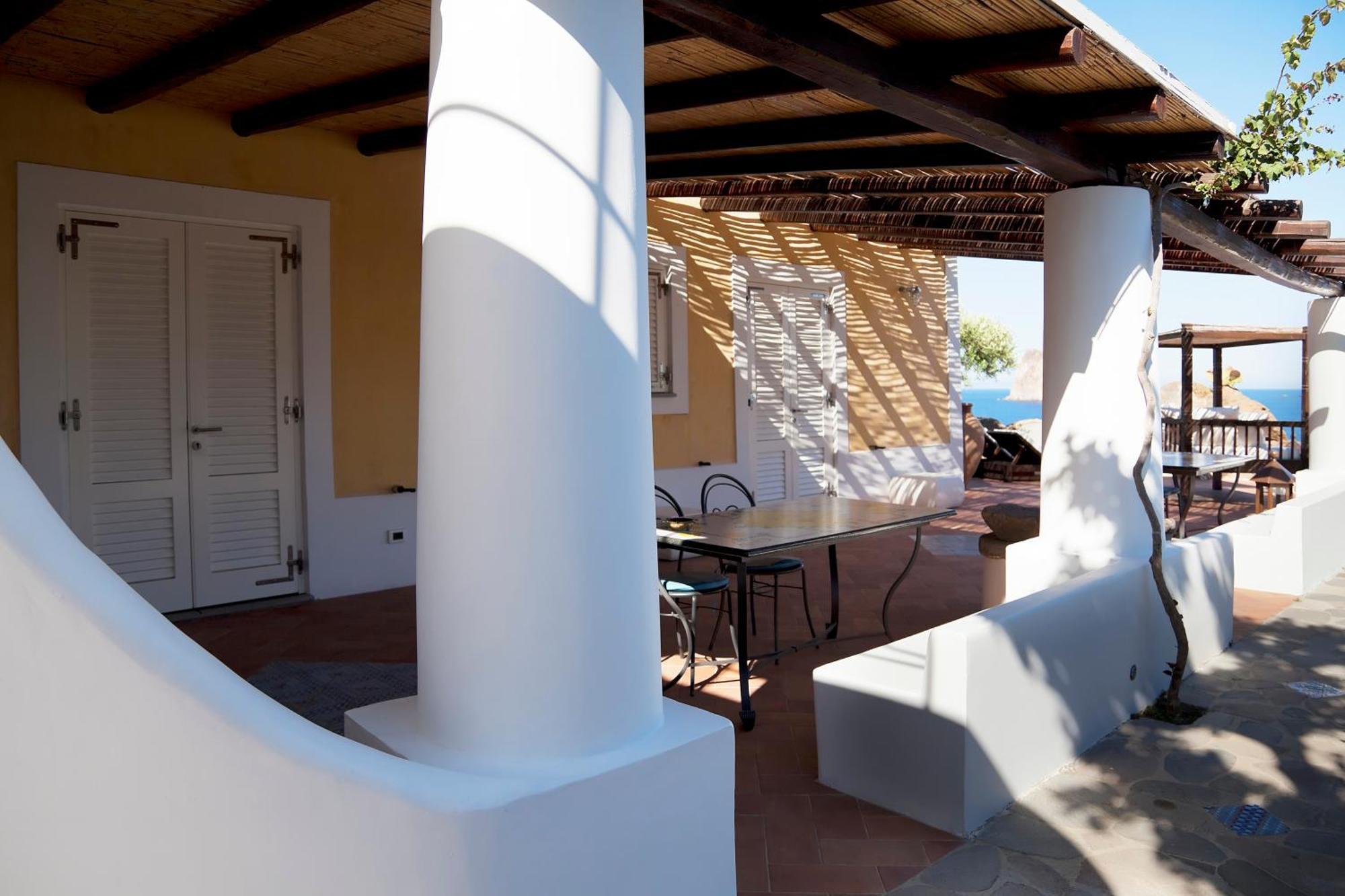 Villa Rocce Rosse Panarea Buitenkant foto