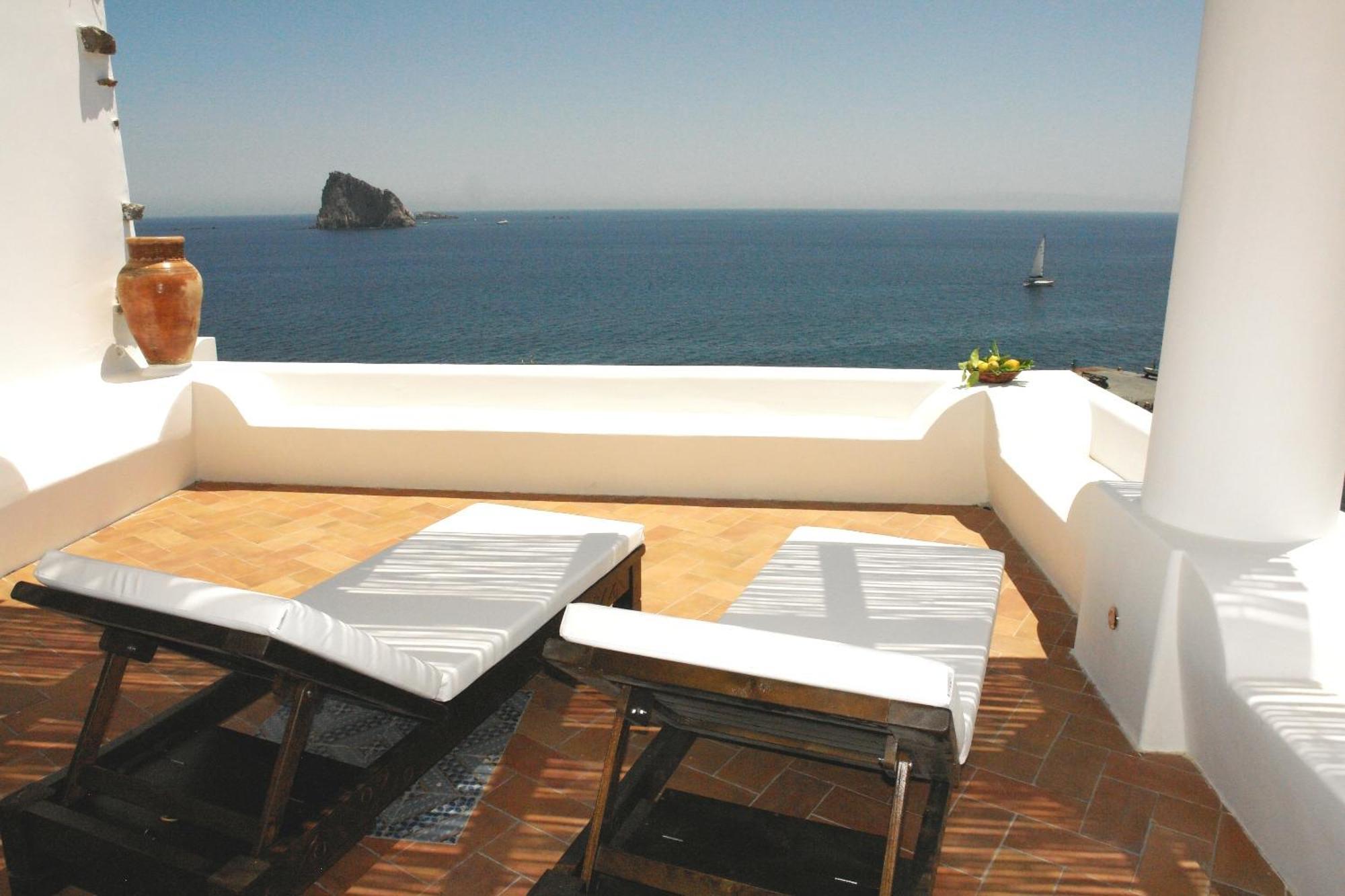 Villa Rocce Rosse Panarea Buitenkant foto