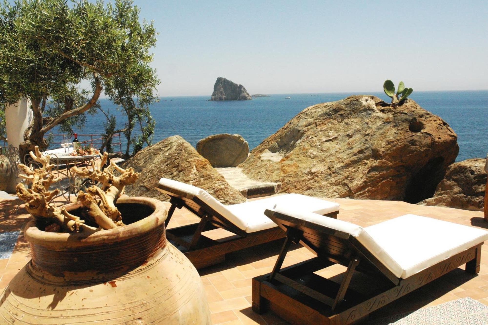 Villa Rocce Rosse Panarea Buitenkant foto