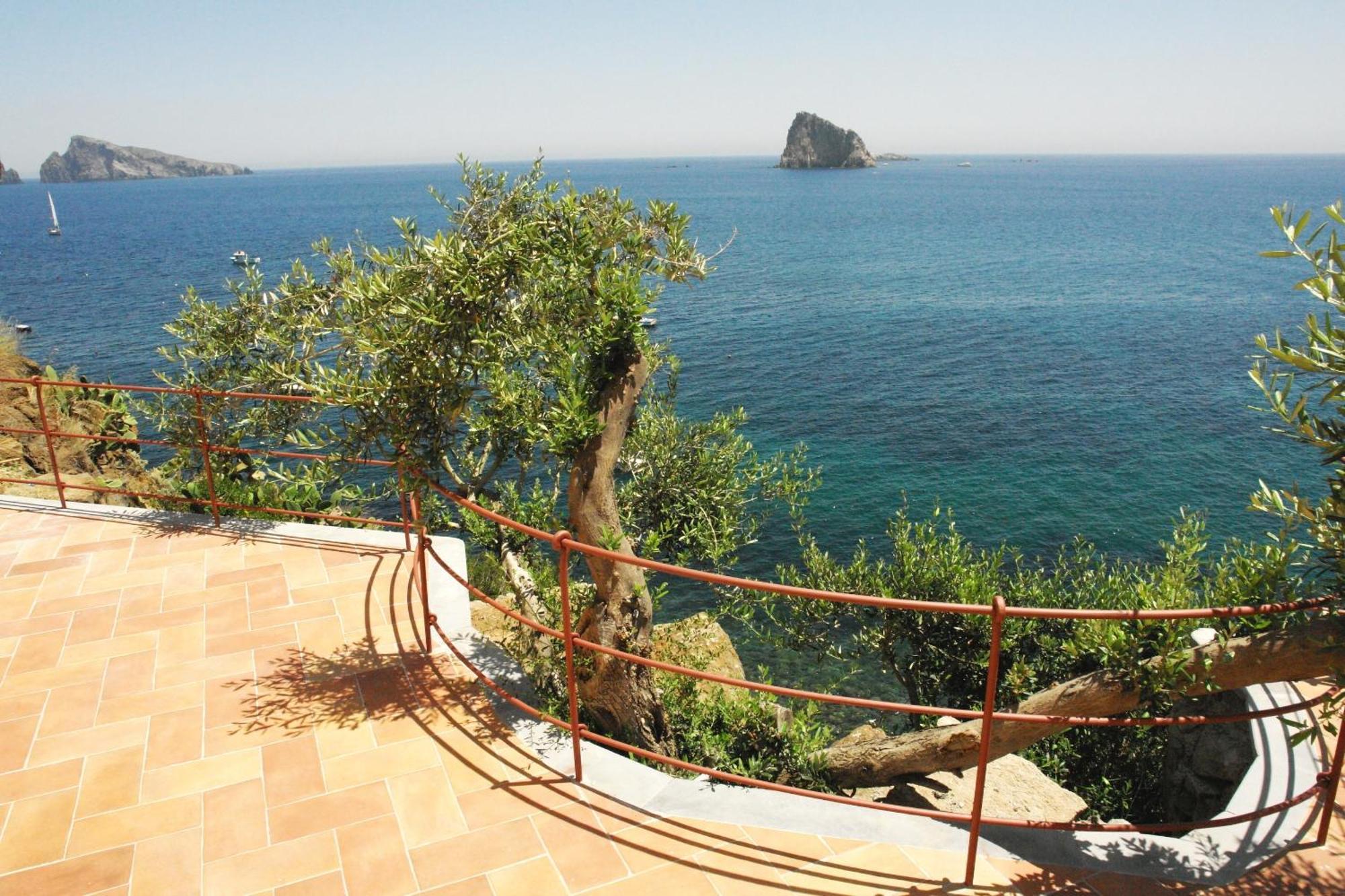 Villa Rocce Rosse Panarea Buitenkant foto